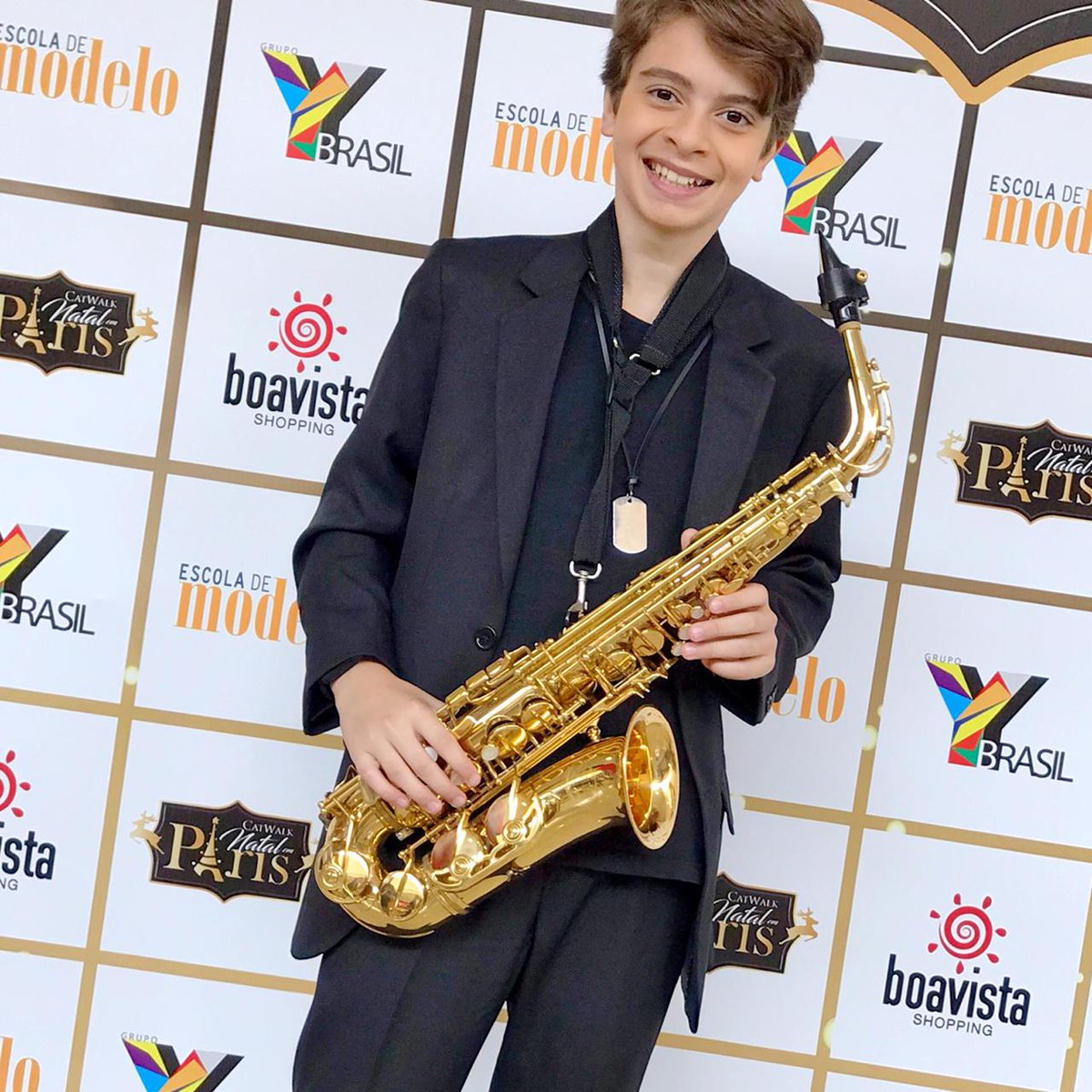 myagencyoficial's tweet image. 🎄⚠🇫🇷 ALERTA RESUMÃO CATWALK BRASIL NATAL EM PARIS 🇫🇷⚠ 🎄

Para iniciar os desfiles de domingo, o lindinho @kauancegliooficial esteve de volta! Ele arrasou ❤

#CatwalkBrasil #NatalEmParis #MaxFama #EscoladeModelo #Moda #Fashion #Desfile #AgênciadeModelos