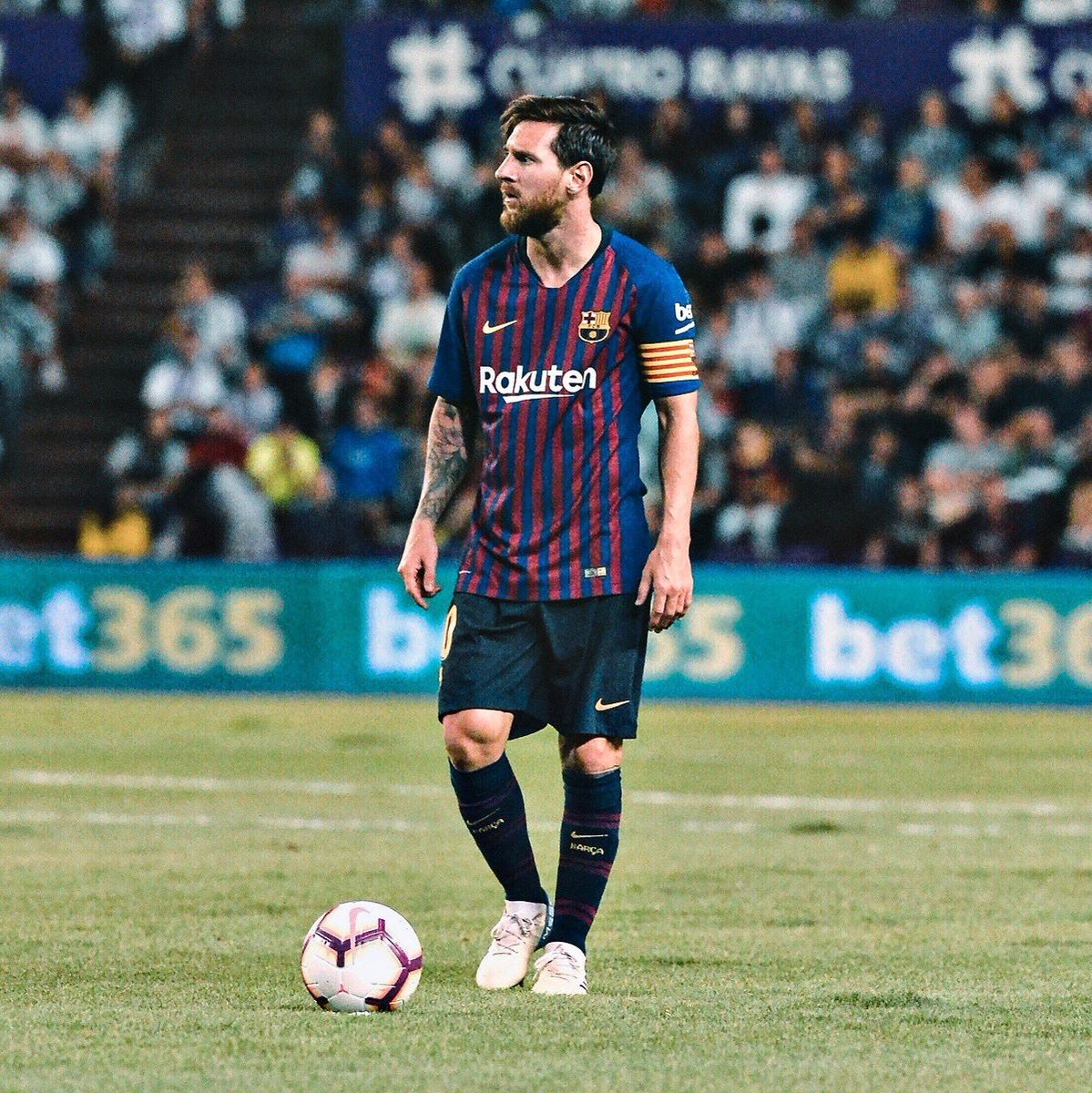 Messi un jugador un crack el mejor de la historia quizá no inventó la chilena tampoco la rabona pero si tú llevas el corazón en la sangre la única palabra que estará en tu mente sera las palabras Messi,Messi #Messi #ForçaBarça #Visçabarça
