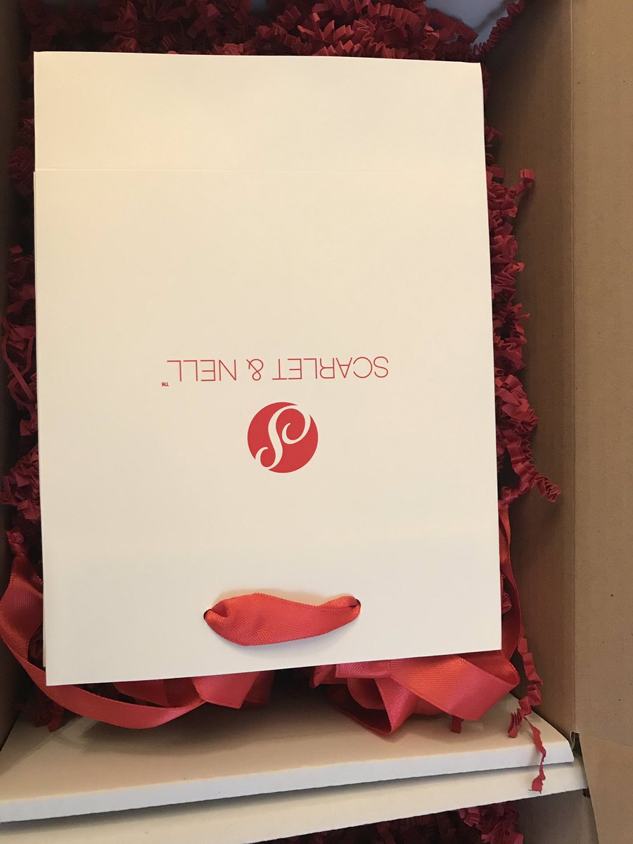 Sending out my online #candle orders with my luxury gift bags too. They look lovely under the tree #Xmas #giftideas #Madeinbritain