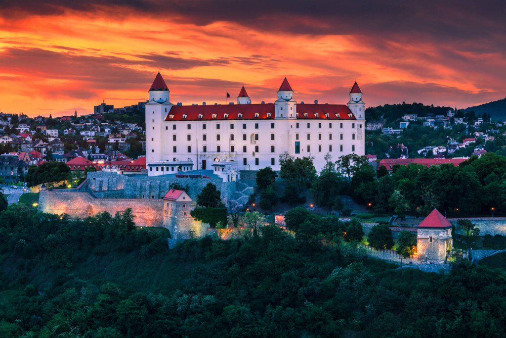 Paises_Here's tweet photo. #Eslováquia - #RepúblicaEslovaca #SlovenskáRepublika #Slovensko #Slovenská #Slovakia #Bratislava #Prešporok #Pressburg #Preßburg #Pozsony #Posonium #Europa #Europe #Descubra #Discovery #Conheça #GetToKnow #Viagens #Travels #Viagem #Trip #Viajar #Travel 🇸🇰🌍 https://t.co/55TpzW0d5S