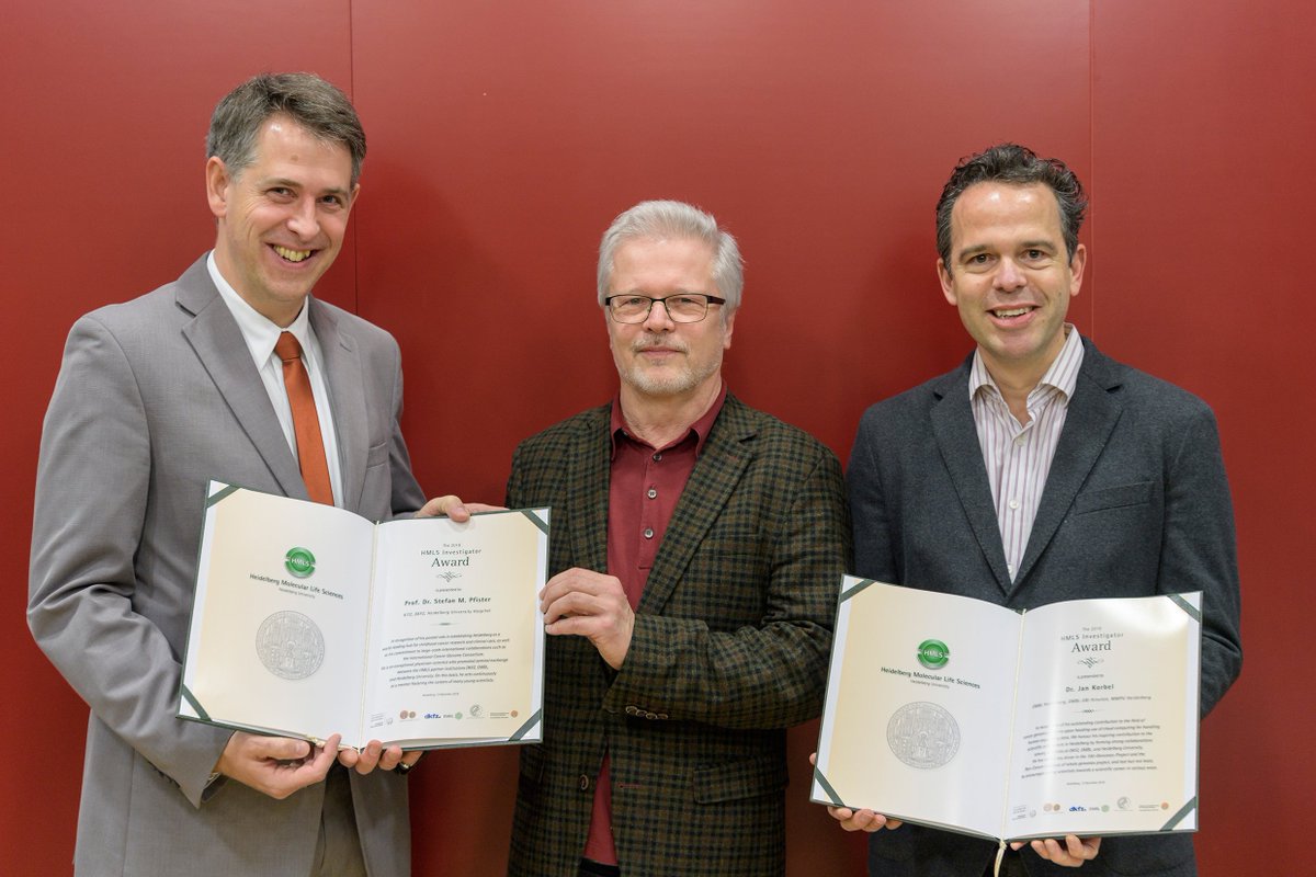 DKFZ's tweet photo. Stefan Pfister fรผr seinen Einsatz in der Kinderkrebsforschung mit dem #HMLS Investor Award ausgezeichnet https://t.co/lt6LeIiwCJ @uniklinik_hd #kitzhd #krebsforschung https://t.co/ROtrTf768O