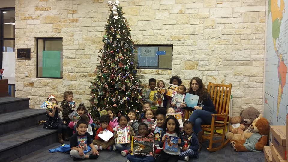JeffersonTISD's tweet photo. JES Christmas Book Giveaway!! Gotta LOVE reading!! A special thank you to our JES JagBooster PTO as all classes & teachers will be receiving a brand new book for their very own!! #OttTempleISD #TISDLIB https://t.co/sSmgisQR9c