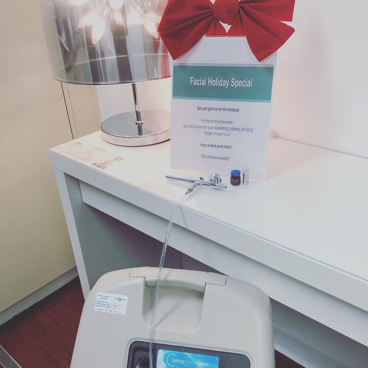 SFLSkin's tweet image. The calendar of events &amp;amp; parties have us rushing &amp;amp; bustling about. Don’t forget to take time for some #selfcare &amp;amp; treat yourself to one of our #facials. Throughout the month of December, we are offering $50 off our #OxygenInfusion Facials. Call us! 📲 (305) 443-6606. #sflskin