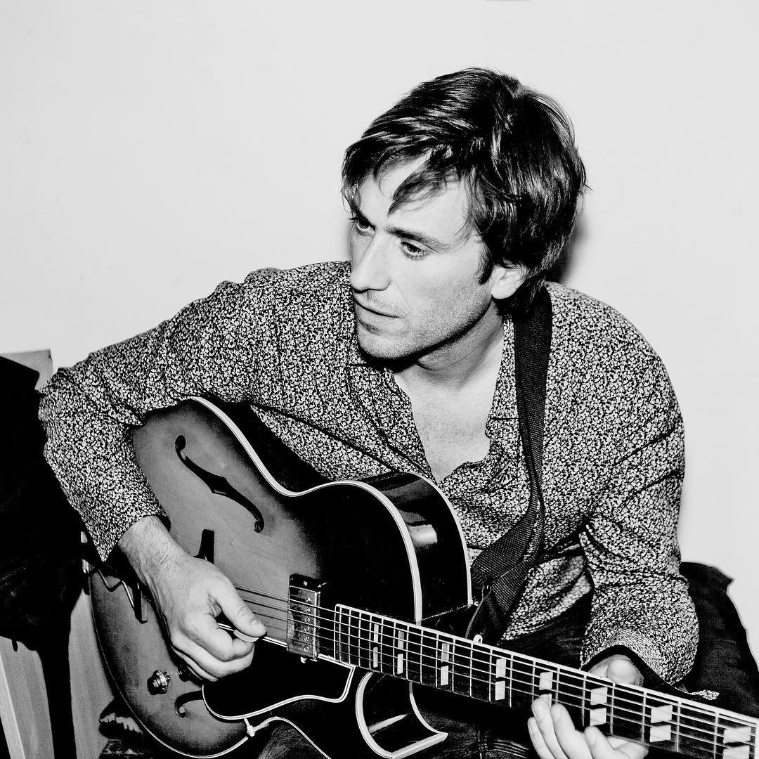 DeccaRecordsFr's tweet image. Aujourd&apos;hui, sur notre compte Instagram, nous vous offrons deux albums de @ThomasDutronc #LiveIsLove ! 🎁🎄
Pour jouer ▶️ instagram.com/deccarecordsfr…
 #concours #ThomasDutronc