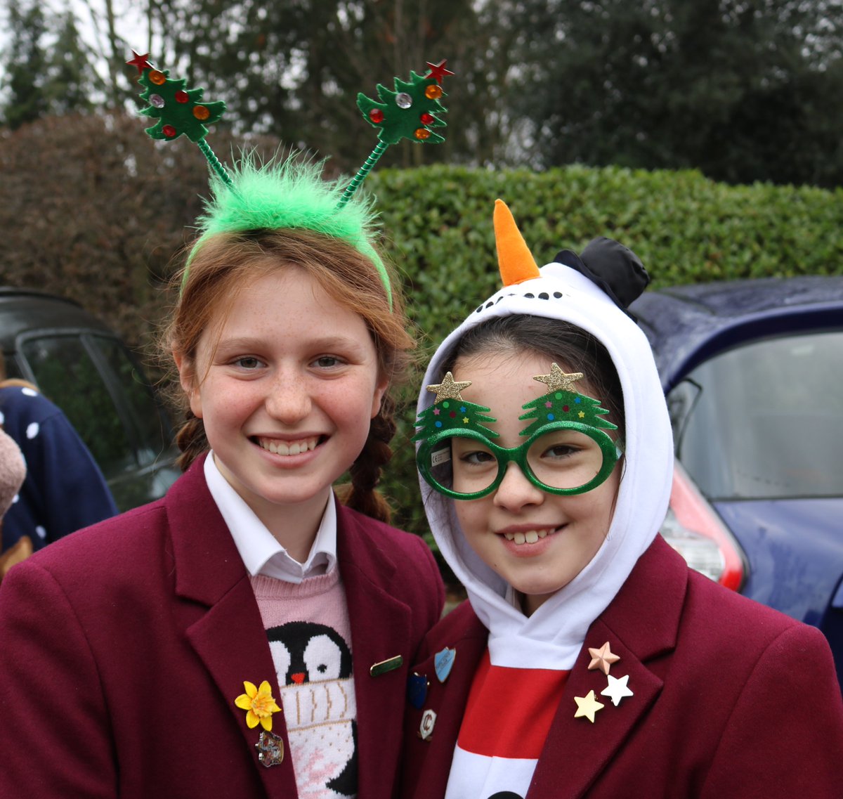 Father Christmas travelled all the way from the North Pole to see our #Nursery and #JuniorGirls! He arrived in style in a classic car and he gave out presents to pupils with the help of Year 10 girls who had transformed into elves. See the full gallery: ow.ly/63jk30n0FHS 🎅
