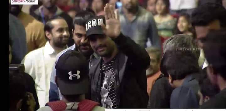 Stylshmani2's tweet photo. 🅰️🅰️ speech at #sharwanand #padipadi lechemanasu #audio launch ❤
    
  #Give some respect to everyone actor or political member.... 
     
    #  Add end of name  #garu!!! 
#alluarjungaru🙏😘❤. https://t.co/WP9Hy3dApw