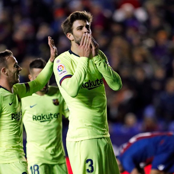 Junto con Suarez, el que más me a cerrado la boca es Gerard, ultimamente lleva unos partidos en los que va sobrado, bien en absolutamente todo y a veces marcando goles. Yo quiero ver al Geri futbolista en lo que queda de temporada! #ForçaBarça #FCB