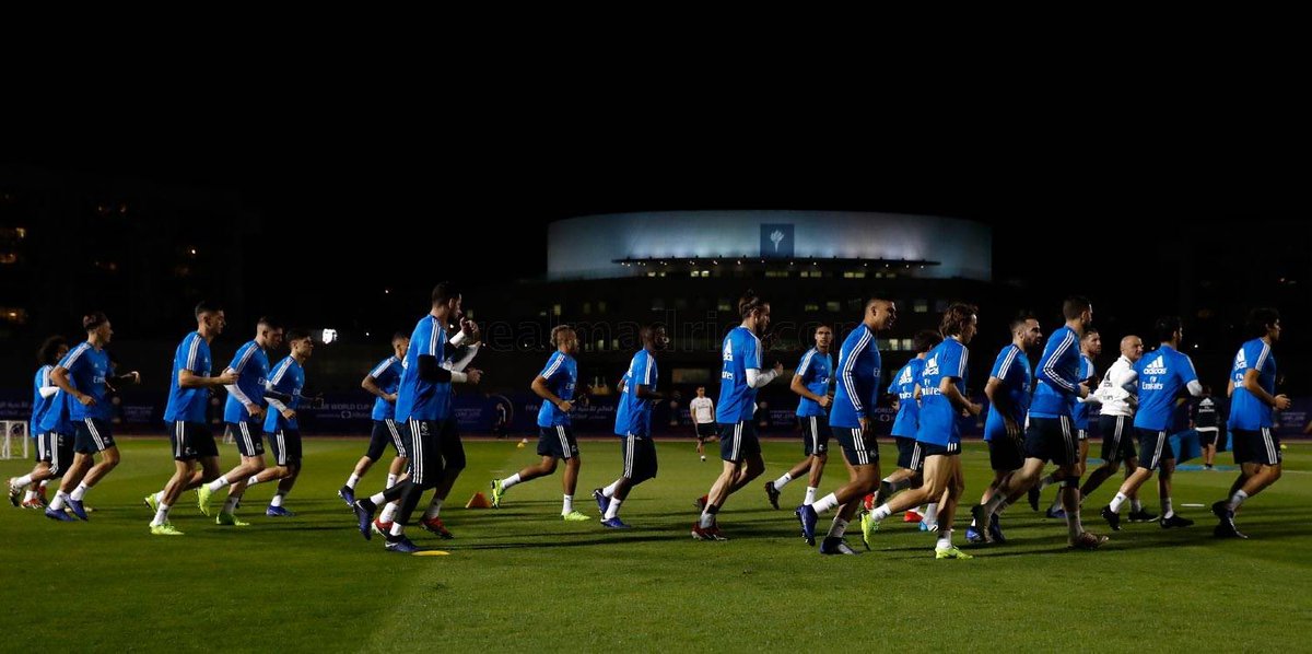 El Real Madrid completó el primer entrenamiento en Abu Dabi. Los blancos llevaron a cabo una sesión vespertina en las instalaciones de la New York University para preparar la semifinal del Mundial de Clubes.