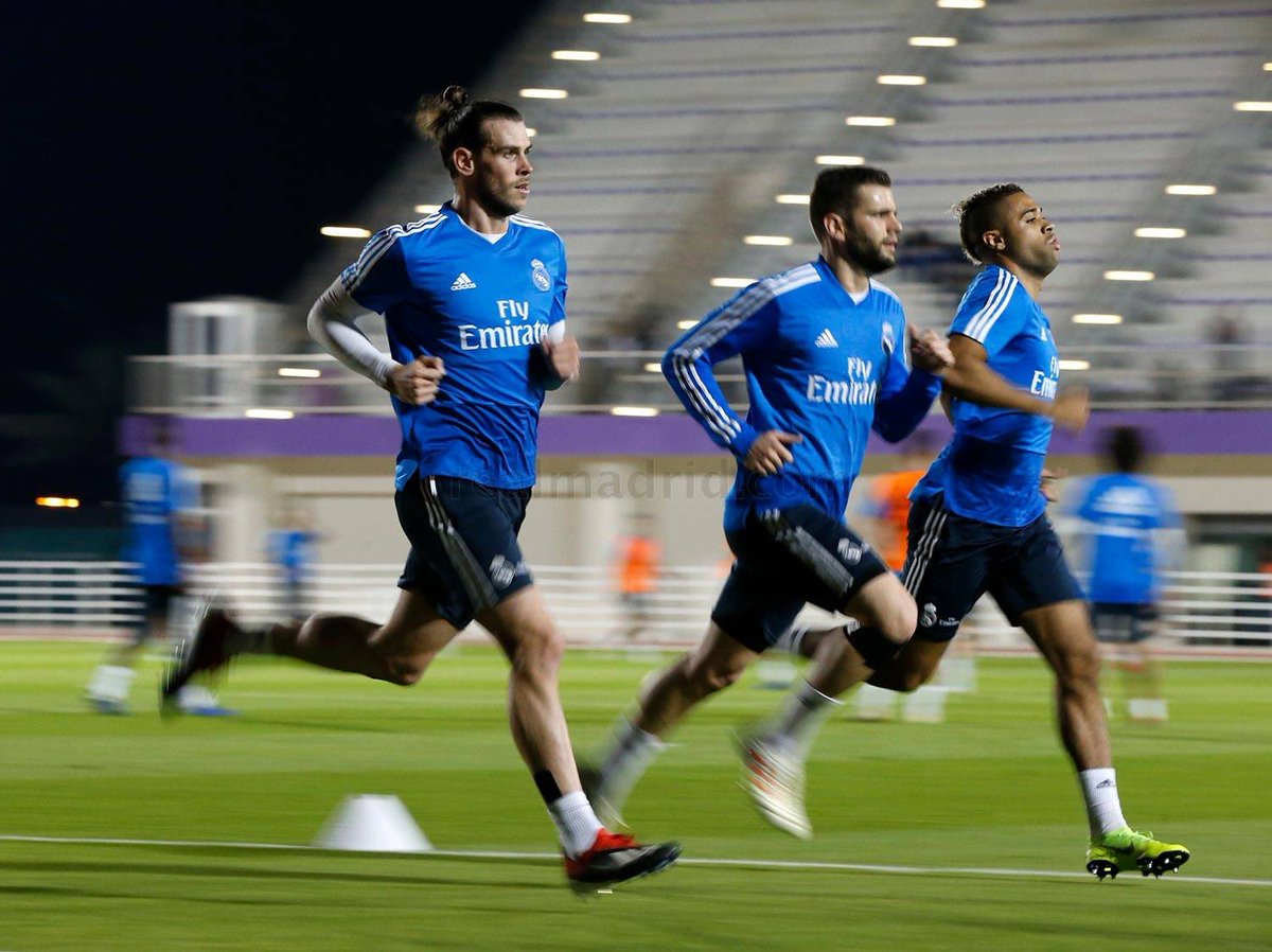 Bale, Mariano y Nacho se ejercitaron de forma específica sobre el césped, mientras que Asensio comenzó en el campo y luego hizo más trabajo en el interior de las instalaciones.