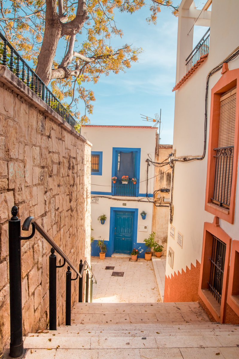 traveltomtom's tweet image. Strolling through old town #Alicante makes me miss summer in December! Can I please stay? @Spain_inUK #travelblogger #spaincities #spain