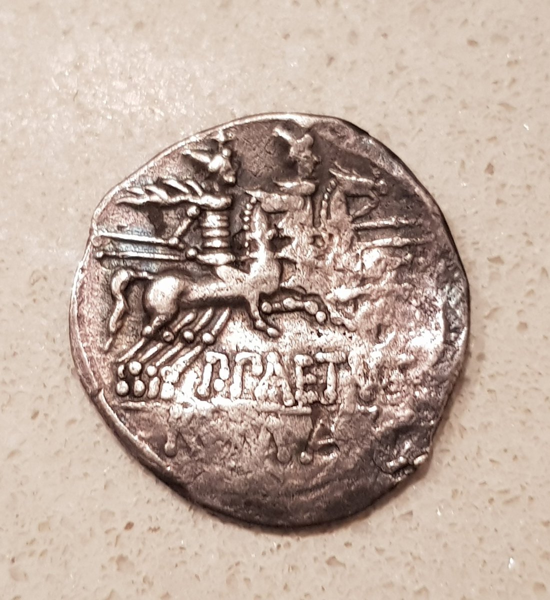 barcinoball's tweet photo. 🎁SORTEO SATURNAL🎁

Sorteo de un DENARIO de plata original de la REPÚBLICA ROMANA. Acuñado en el 138 a.C.

El sorteo acaba el 01/01/2018

IO SATVRNALIA!

Para participar:

 RT y SEGUIRME https://t.co/gl1nWL9G2c