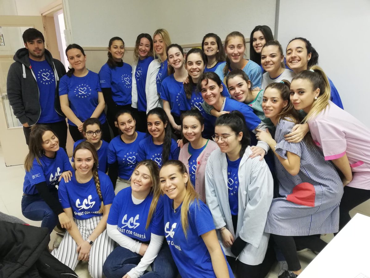 SagratCorSarria's tweet photo. ¡Hoy las alumnas de 1º A de CGGS de Educación Infantil empiezan su colaboración con los más pequeños del colegio! #SagratCorSarrià #CiclesFormatius #Educacioinfantil #colaborem #ensenyament #practica #scs https://t.co/GahtFt92CS