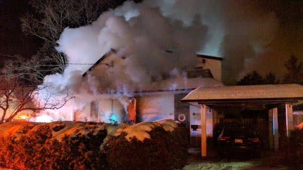 EOAFireIn's tweet image. Firefighters tackle 2 blazes in Ottawa
cbc.ca/news/canada/ot…