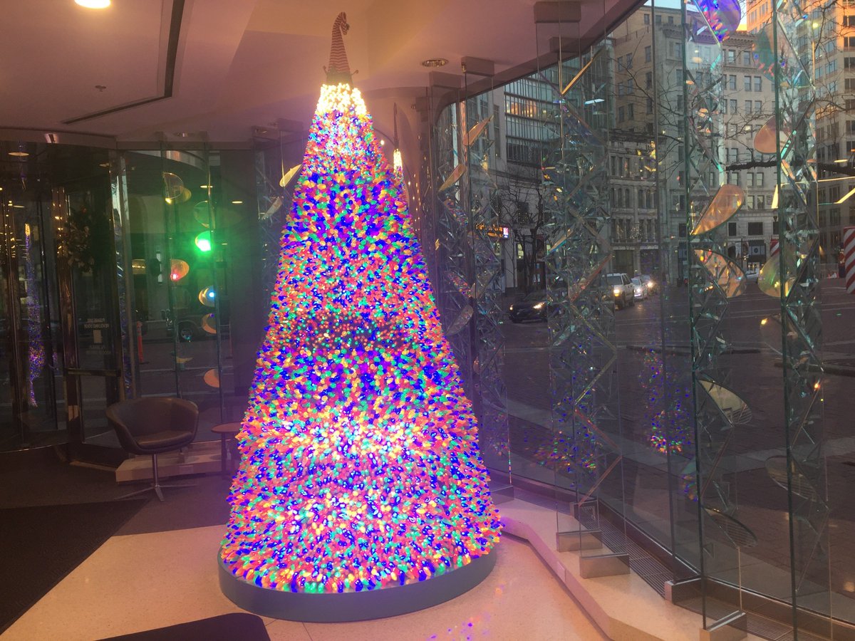 AESIndiana's tweet photo. Take your best guess! How many LED lights are on the IPL holiday tree on Monument Circle? The winning guess gets box tickets to #IPLYuletide this Sunday! Get details and enter here: https://t.co/oXipdX7KXK https://t.co/XDag2lDL3c