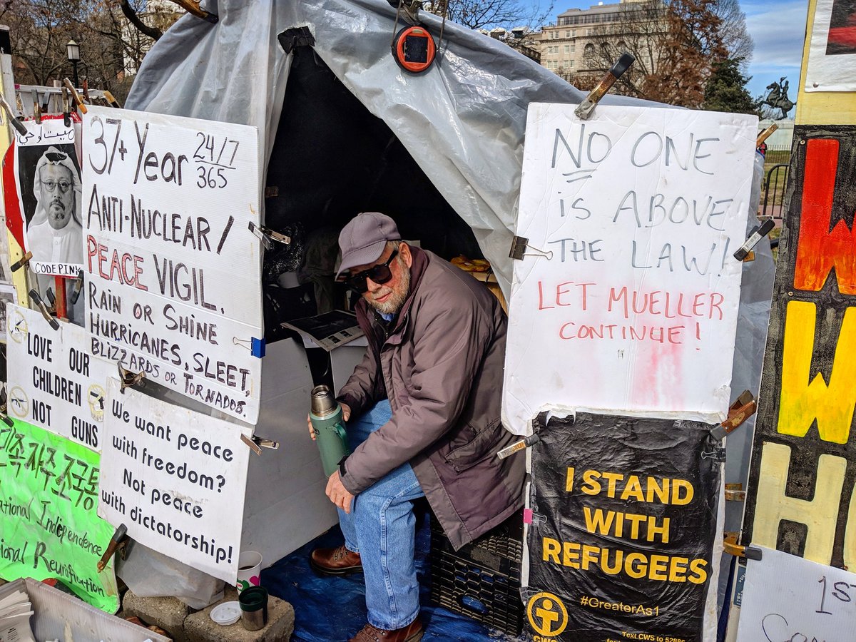 Patrick_Irelan's tweet photo. "No one is above the law! Let Mueller continue!" #resist #Trump #impeach45 #impeach #trumprussia #Mueller #protectmueller #resistance #streetphotography #whpeacevigil #signsofresistance #dcsignsofresistance #protest #theresistance #DC #WashingtonDC  https://t.co/DQ91wlwJRE https://t.co/xtoqsdij7q
