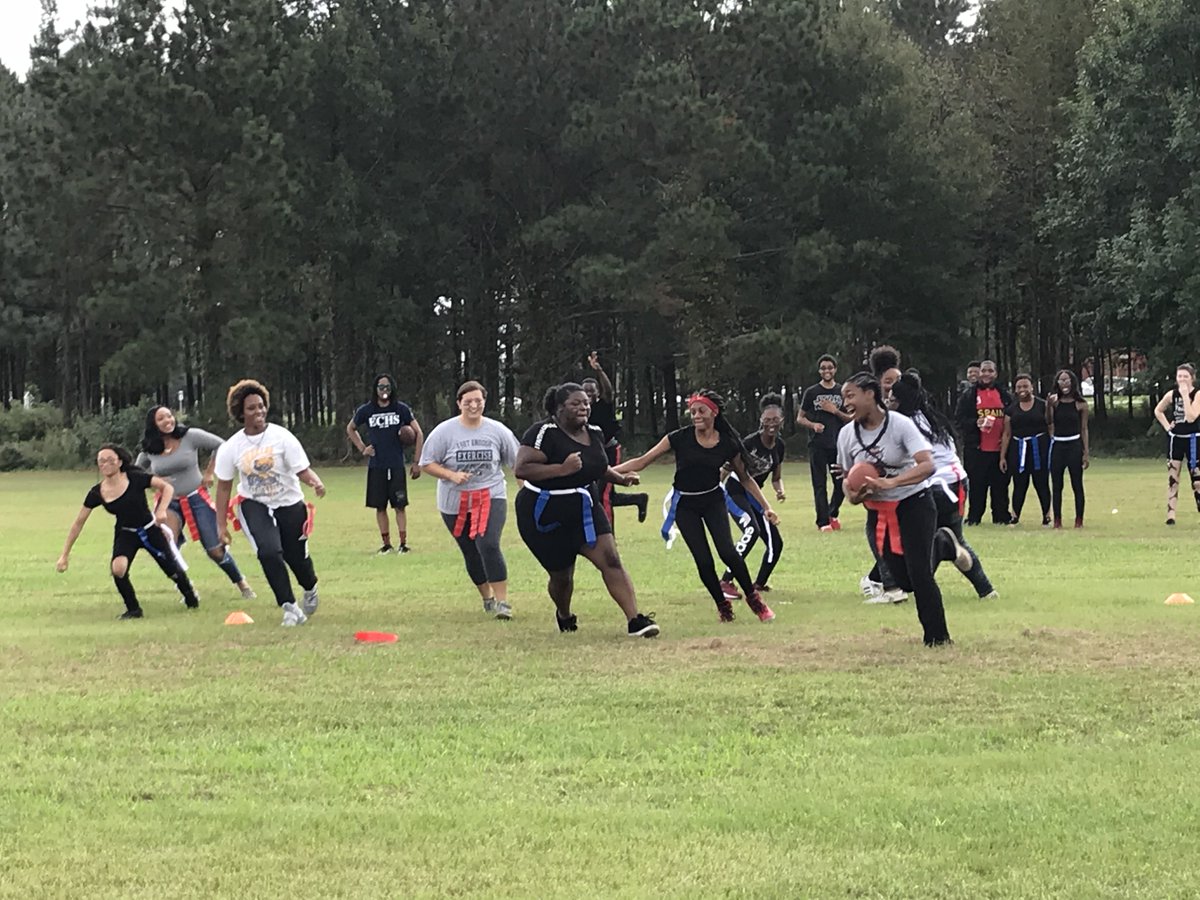 lyndsaybbritt's tweet photo. This year we had 2 team building events for students as a result of survey data. I loved the student collaboration and engagement! #12DaysTwitter #TeamHCPS #echsamazingrace https://t.co/eWFtE1BHl2