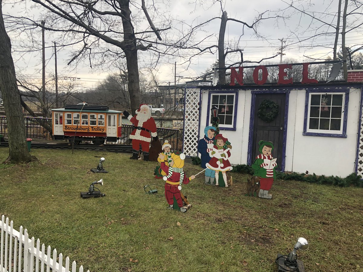 Carmella Mataloni On Twitter The Annual Christmas Display On Ann