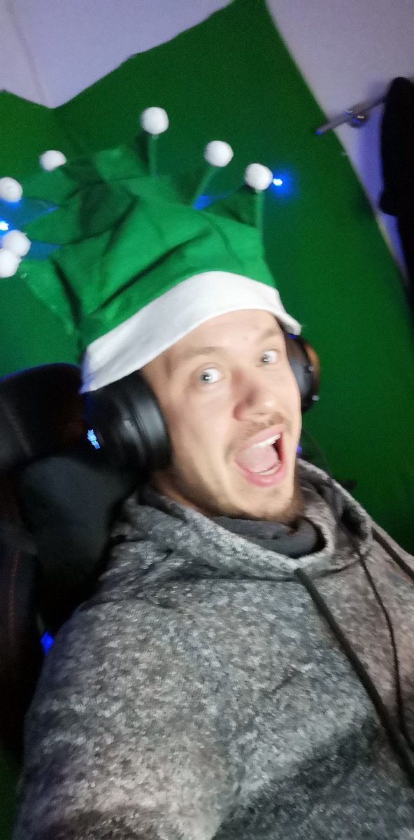 SirLlamalert's tweet photo. Der typ mit dem hässlichen Weihnachtshut ist #live

!charity wir unterstützen schlechte Mode und #directrelief

Schaut vorbei https://t.co/AZyyrAbAHd

#twitch #twitchde #twitchtv #SupportSmallStreamers #GermanMediaRT #charity #blizzardofbits https://t.co/nBtBfyq2O0