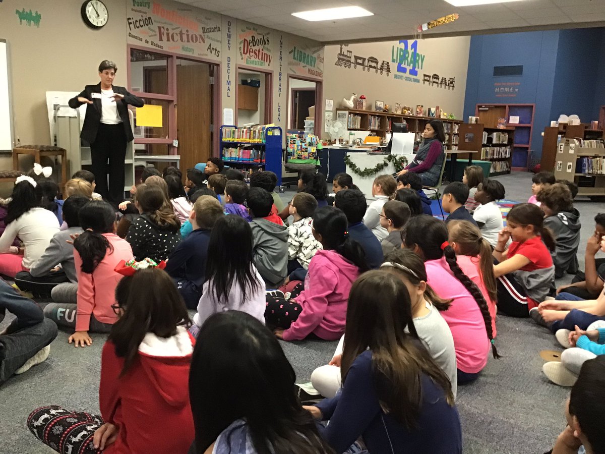 dchavarria05's tweet photo. Learning about local government directly from Coppell’s Mayors Karen Hunt @cityofcoppell #CISDOurStory #CISDCoverStory @DCEtrailblazers https://t.co/9lOs14hrI5