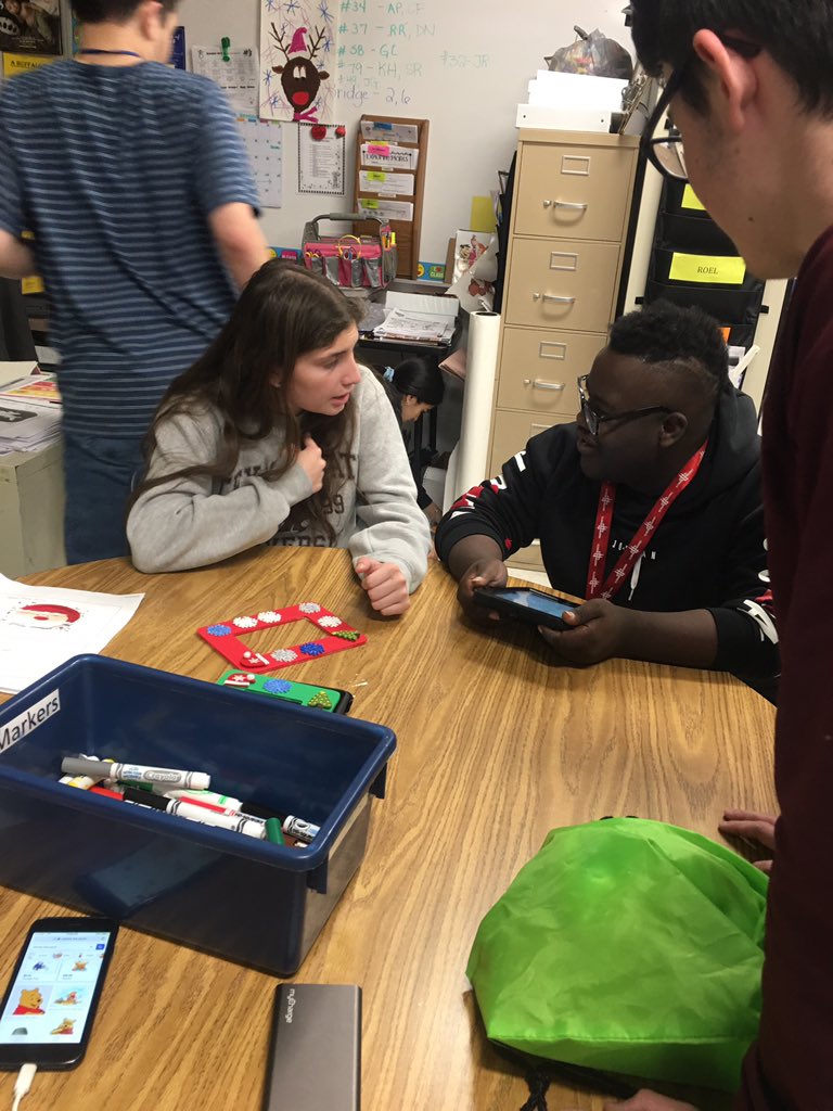 Clemens pals had a great time this morning making Santa with our friends.  <a href="/SamuelClemensHS/">samuelclemenshs</a>