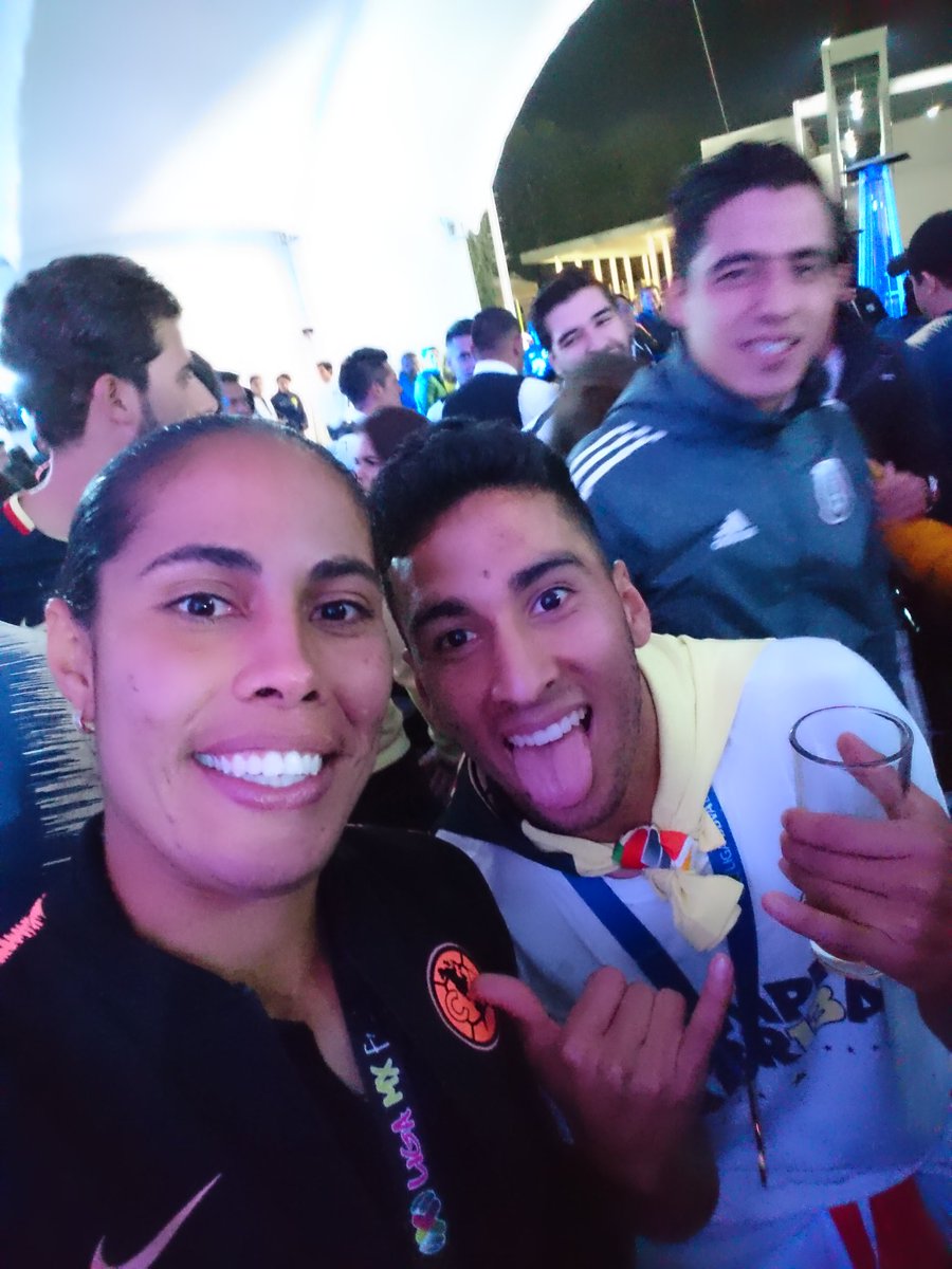 MarVceB's tweet image. Excelente celebración, los tres equipos campeones en una sola fiesta, siempre agradecida con Dios, la vida, mi familia y la aficion... 😜 #MVC6 ⚽ 🦅