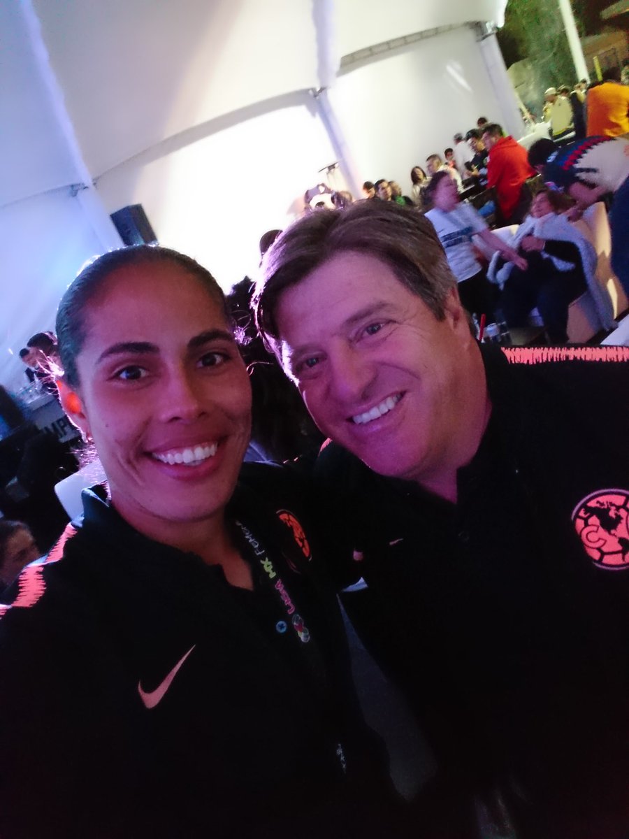 MarVceB's tweet image. Excelente celebración, los tres equipos campeones en una sola fiesta, siempre agradecida con Dios, la vida, mi familia y la aficion... 😜 #MVC6 ⚽ 🦅