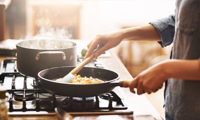 Don’t let winter derail your healthy lifestyle. Check out ways you can keep the dropping temperatures from dragging you down. bit.ly/Health360Winte…