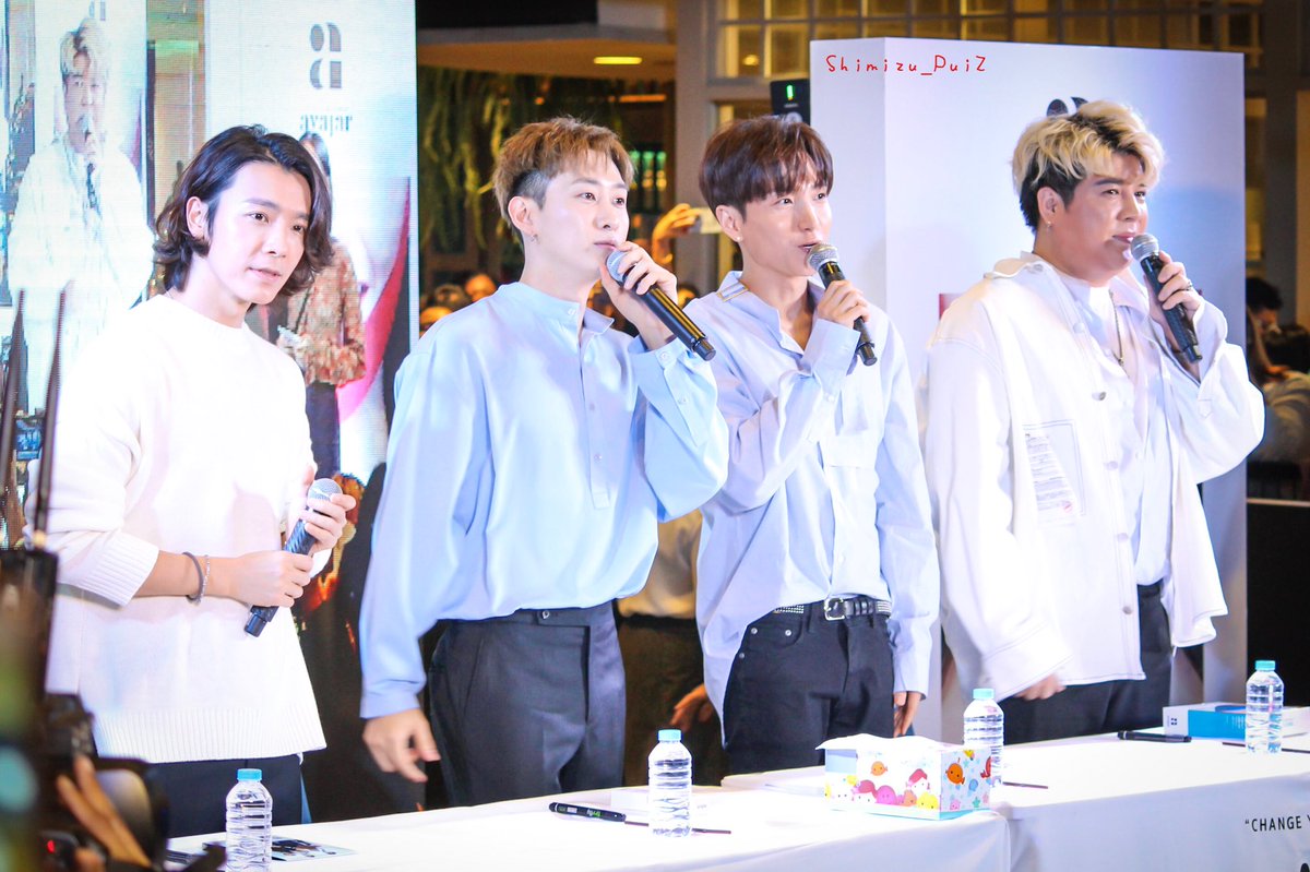Shimizu_PuiZ's tweet photo. 181216 #SuperJunior Avajar Fansign Event in Thailand @ Central World (1) #FanSigningEventSuperJunior
#Avaja #AvajaThailand #Leeteuk #Shindong #Eunhyuk #Donghae https://t.co/vVZJRUBe5a