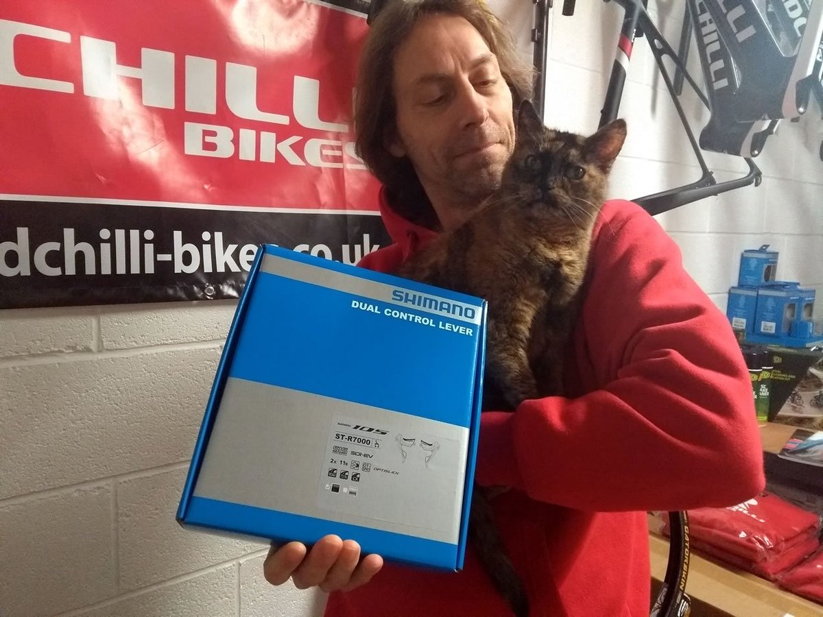 RedChilliBikes's tweet photo. Mitzi's Monday Post.
Mitzi the cat checks out the latest delivery of Shimano 105 R7000. Mitzi says "we have some great deals on 105 R7000 builds, so please get in touch to discuss your custom built Chilli."
#redchillibikes #mitzithecat @ShimanoROAD https://t.co/um4bYjvmKO