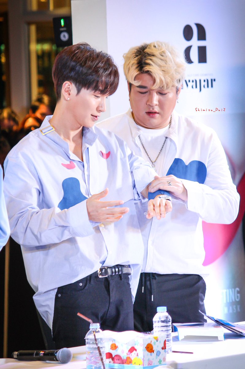 Shimizu_PuiZ's tweet photo. 181216 #SuperJunior Avajar Fansign Event in Thailand @ Central World (4) #FanSigningEventSuperJunior
#Avaja #AvajaThailand #Leeteuk #Shindong https://t.co/k4lubi8MNL