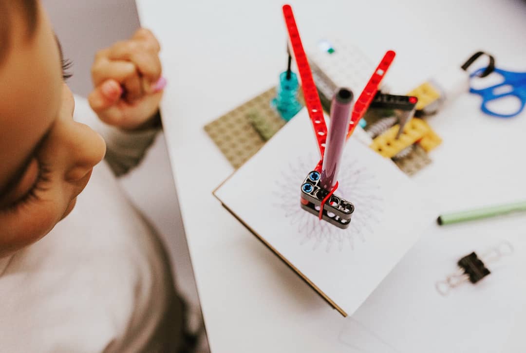 playbotsedu's tweet image. Espectaculares resultados de nuestros alumnos  del taller de robotica trabajando 💪en su proyecto mensual de #espirografo
@LEGO_ROBOTIX
Good job!👍