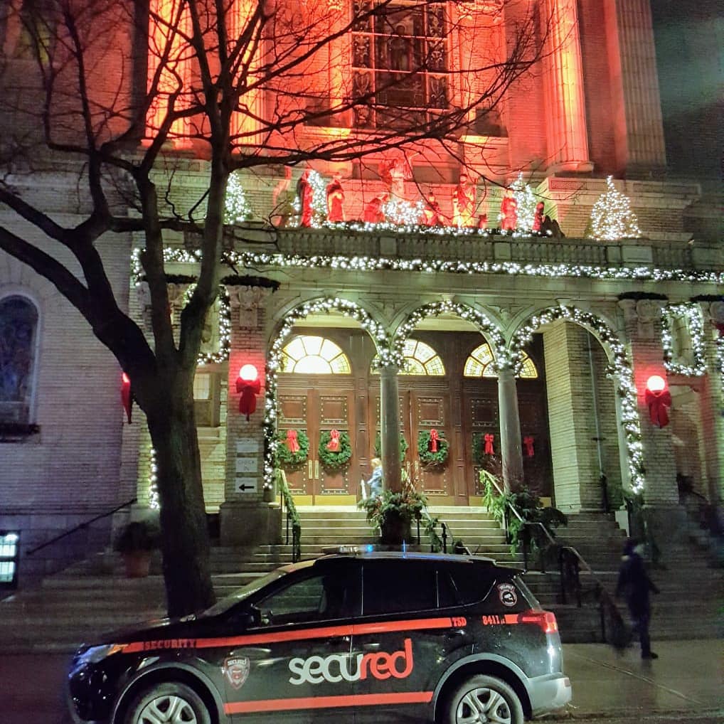 SecuredPI's tweet photo. keeping the Holiday spirit going with assuring a safe and joyous time by the Holiday Spectacular Concert at the @StJoseph_BK hosted by the great @BYChorus
#Event #EventSecurity #Concert #holiday #HolidaySeason #Security #SecurityGuard #SecurityOfficer #Guard #Hiring #youth https://t.co/dLErOSbYEu