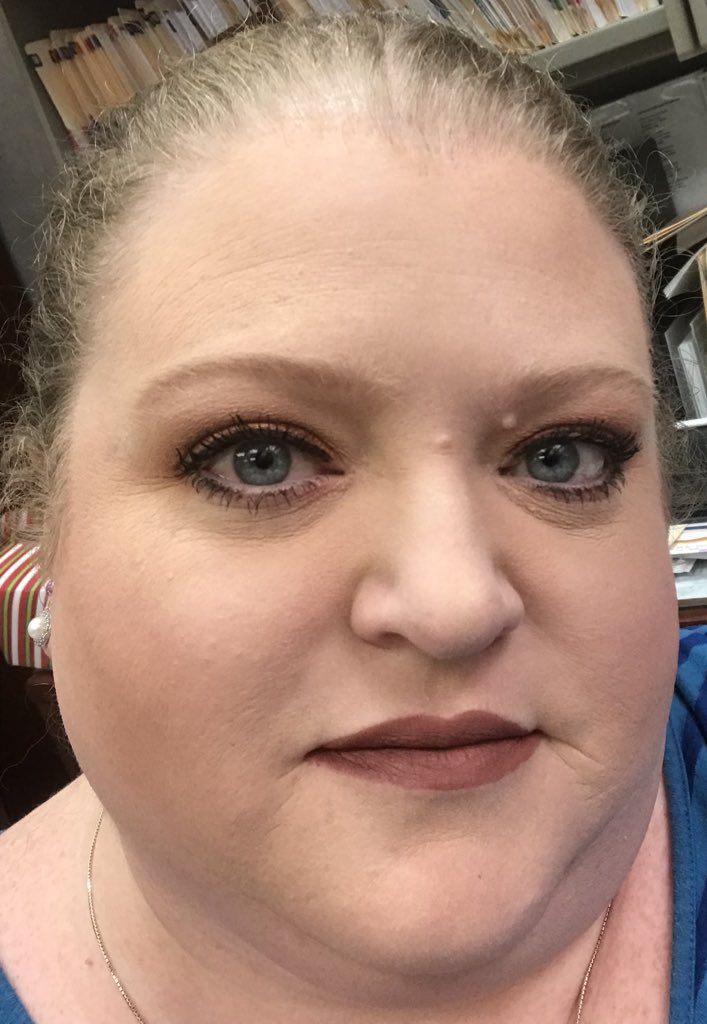 @MannyMua733 Finally remembered to a pic with your bundle. In fluorescent lights😐. It looks better outside. Not as pretty as you, but I live the bundle. #GreekGoddessCollection