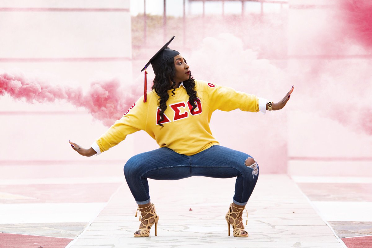 maya_simonee's tweet photo. Grades are IN and I am OUT. Thank you Clemson for the best 4.5 years of my life 😩❤️🎓 #DeltasGraduate https://t.co/lNJrZwZ5EW