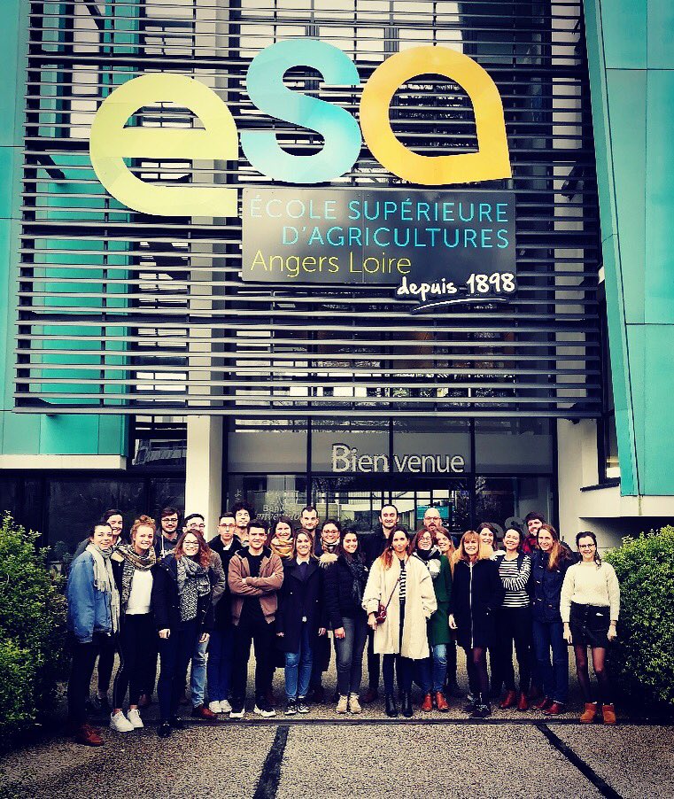 Qu’est-ce qu’un début de carrière dans le vin? 4 ans après leur formation, les Alumni du DA_METVIN partagent avec les étudiants joies, découvertes et défis de leurs entrées dans le monde pro : passionnant! #reseau #reseau #reseau cc <a href="/Alumni_ESA/">Alumni ESA</a> <a href="/MSc_Vintage/">Master Vintage</a> <a href="/AGRICADRE_ESA/">AGRICADRE_Groupe ESA</a>