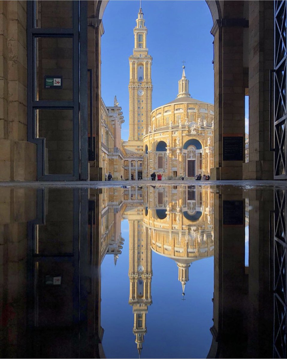 Jugando con los charcos #Gijón #asturias #turismoasturias