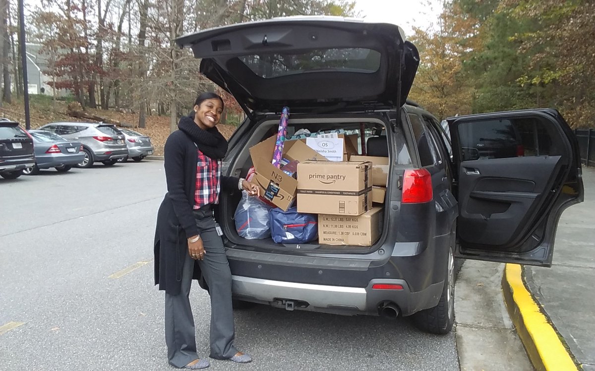 apssocialworker's tweet photo. Thanks to the Social Work Department and Holiday Helpers, hundreds of boys and girls received many donations! @apsupdate #togetherwecan 😄🎄#APS_SocialWork #SmithElementary #JacksonElementary #SuttonMiddle https://t.co/9E42Kj0P4D