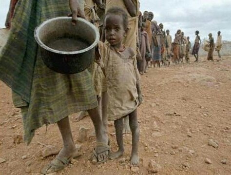 #heraniçin 

Sol elle Yemek yeyip,Su içmekten imtina edenlerin,   Zalimlerle yapılan anlaşmalara sağ elle imza atmaya çekinmemelerinin  pardoksunu yaşıyoruz...