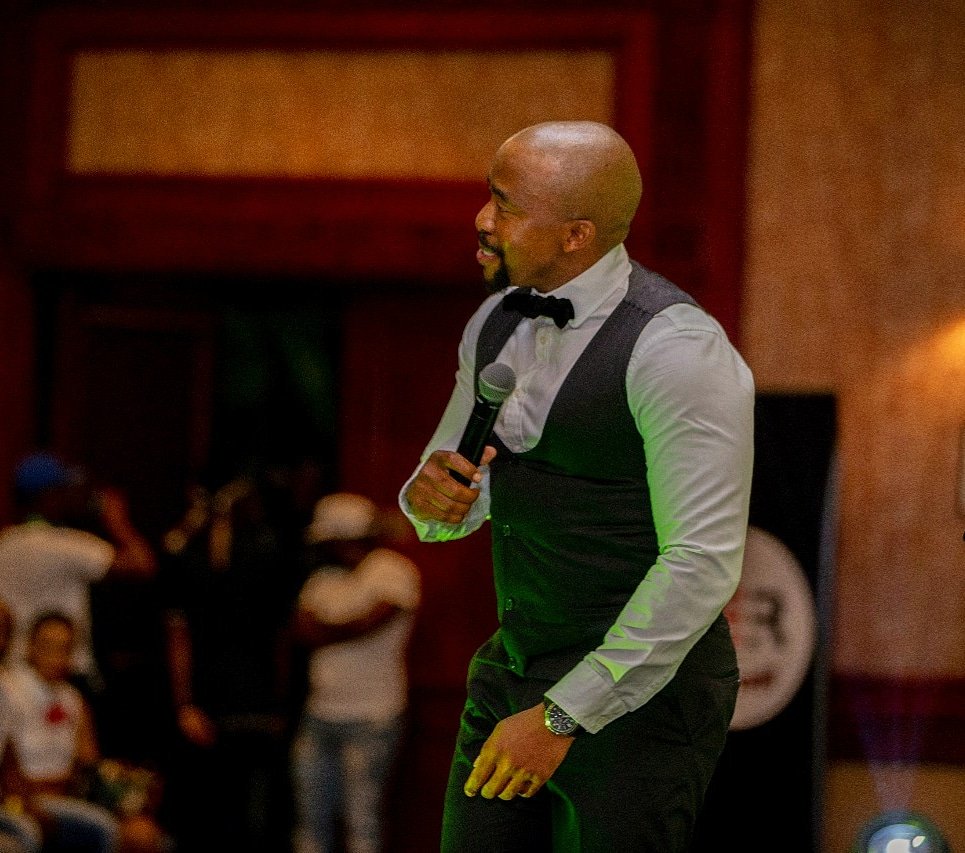 Thabang_ER's tweet photo. Thank You Polokwane | #ER Comedy What What - Homecoming , @MeropaCasino, Polokwane #16Dec2018 | #ERPower 
Photocred 📷: @IamMrKarl
Styled and Dressed By: @StylesbyTumi https://t.co/raHhKNfkPN
