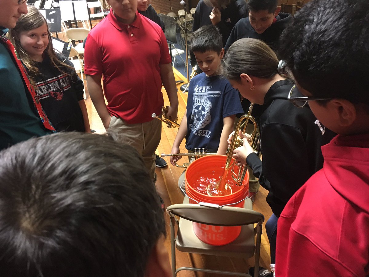 prideswkansas's tweet photo. Testing our air speed today in 6th grade brass class with the bucket challenge! #bubbles #fastair #fullsound https://t.co/h2ZoT0Zd4q
