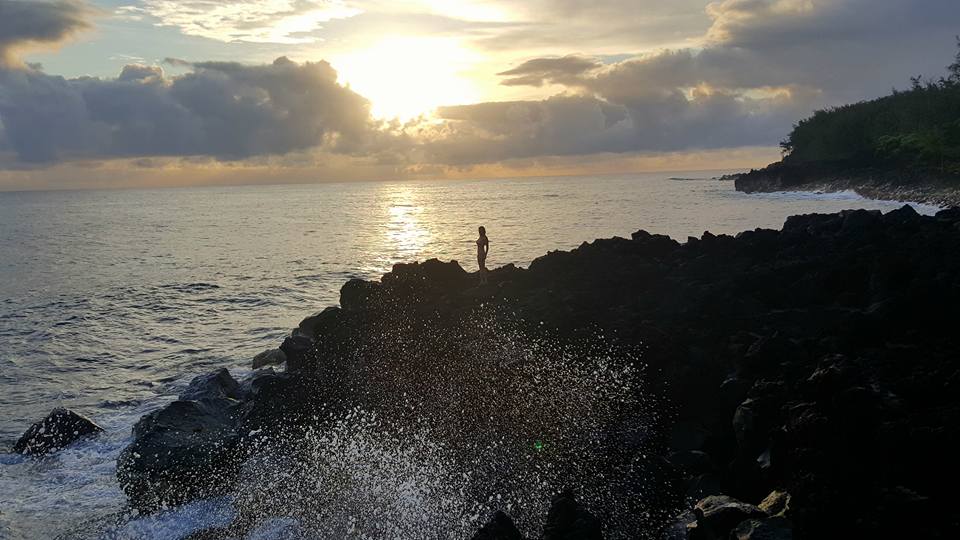 TrulyCherokee's tweet photo. "And the light shone upon them as the ocean kissed her good morning." one of my absolute favorite moments in Hawaii. Am so grateful Pele spared this beautiful space. #Hawaii #model #actress #saltlife #sunrise #lifeisgood https://t.co/4Gcjwhq5rX