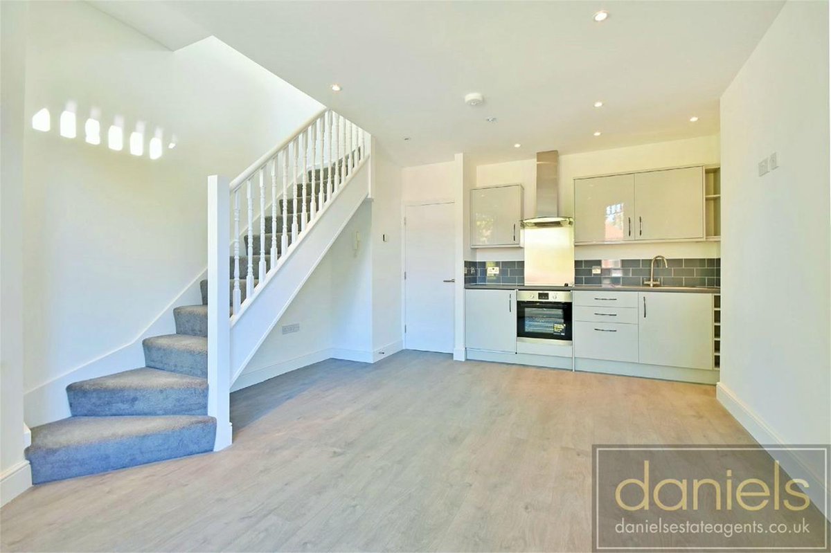 Daniels are pleased to offer this delightfully refurbished split level garden flat. The property offers easy access to Kilburn Jubilee line station and benefits include newly fitted kitchen and open plan living room, find out more by visiting: 
danielsestateagents.co.uk/property/resid…