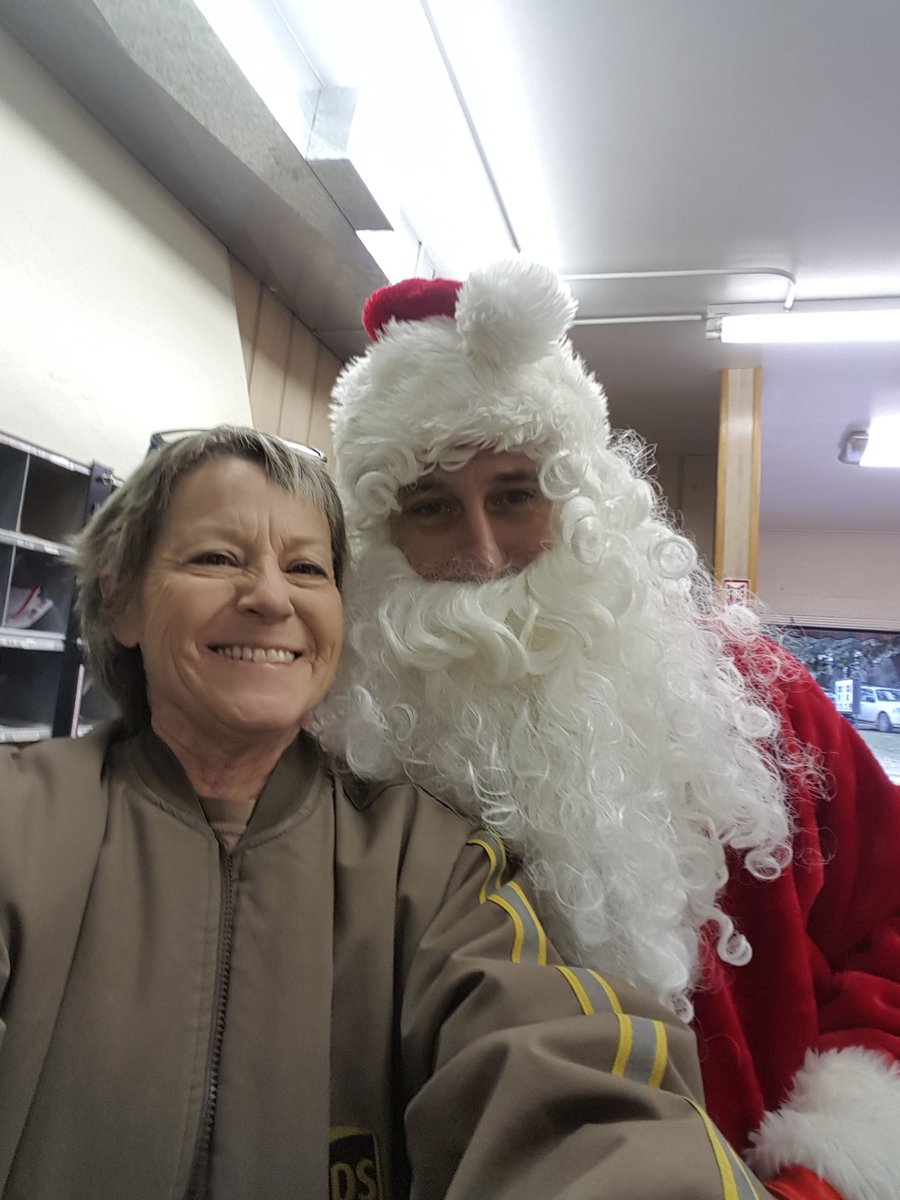 #Ups#redriver the best way to start Monday of the vig push on volume. I got to get a selfie with Santa Claus.