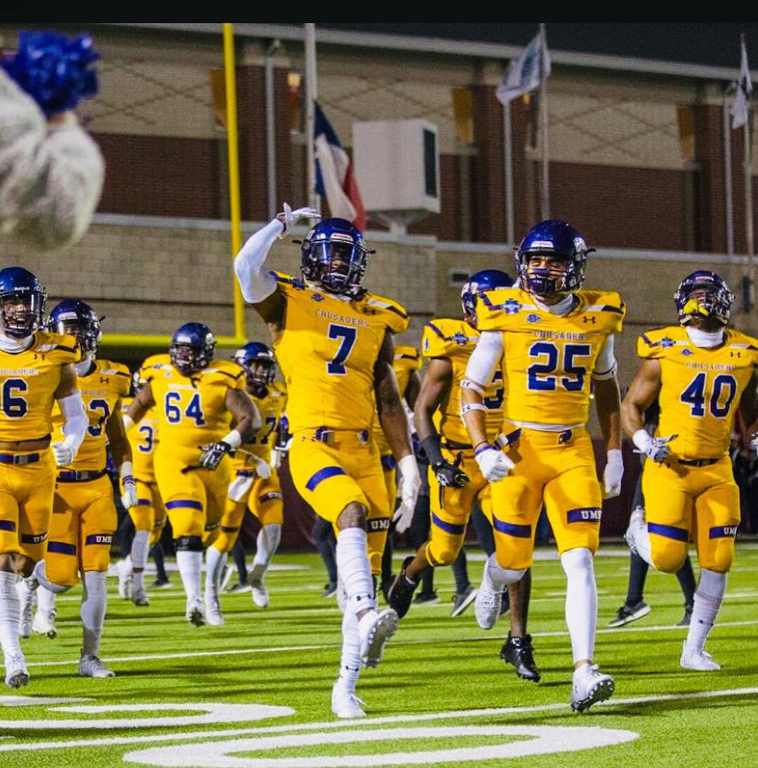 DeJack25's tweet photo. Over the last 4 years football has taught me PATIENCE.. I love my brothers!๐ช๐พIโm glad we went out on top๐...#40Glockโ๐พ๐ช๐พ https://t.co/RiW2nd2R06