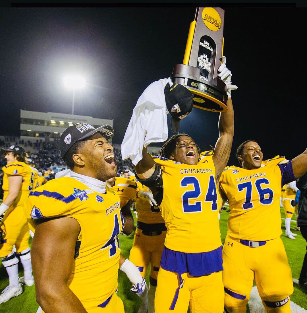DeJack25's tweet photo. Over the last 4 years football has taught me PATIENCE.. I love my brothers!๐ช๐พIโm glad we went out on top๐...#40Glockโ๐พ๐ช๐พ https://t.co/RiW2nd2R06