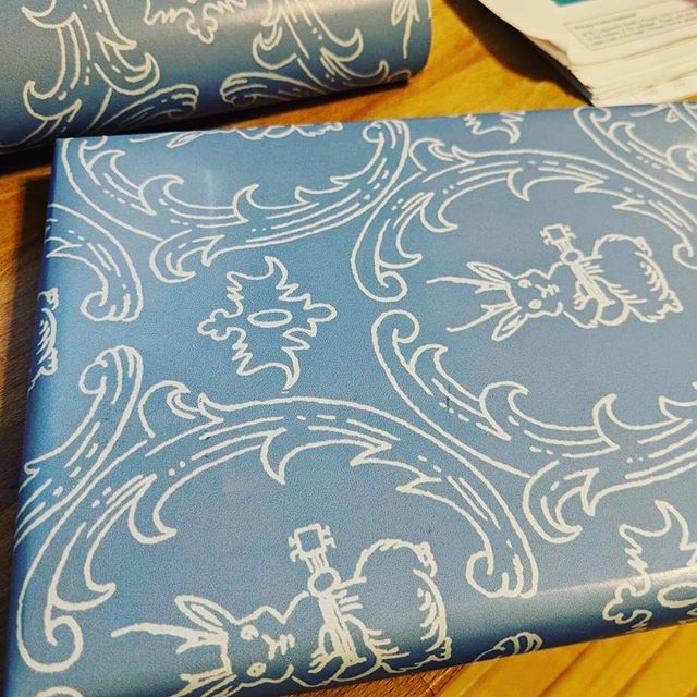 EllyLonon's tweet image. Do you think my wrapping paper is #tooextra? .
.
.
Sorry, #ukelope wrapping paper isn’t commercially available yet, but it is just inside the cover of #amongsttheliberalelite. Why not #treatyoshelf - visit @powerhousearena , @tatteredcoverbookstore, @boo… ift.tt/2CjEhh6