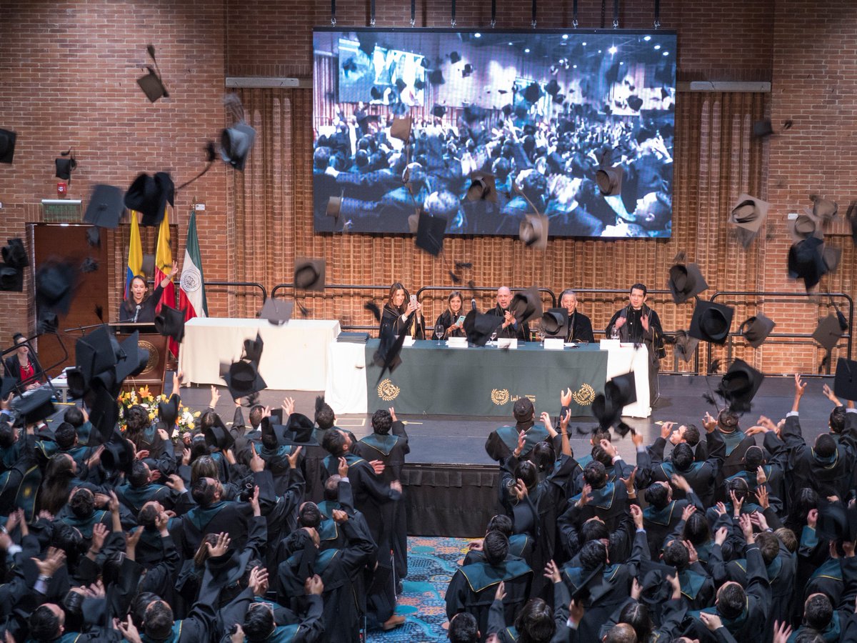 UniLibertadores's tweet photo. Con grandes sonrisas se despiden nuestros estudiantes de la Facultad de Ingeniería y Ciencias Básicas, en los #Grados2018II, acompáñanos a revivir este momento en esta galería fotográfica. -> https://t.co/8bodRYlS0N https://t.co/JJZg2QhJm4