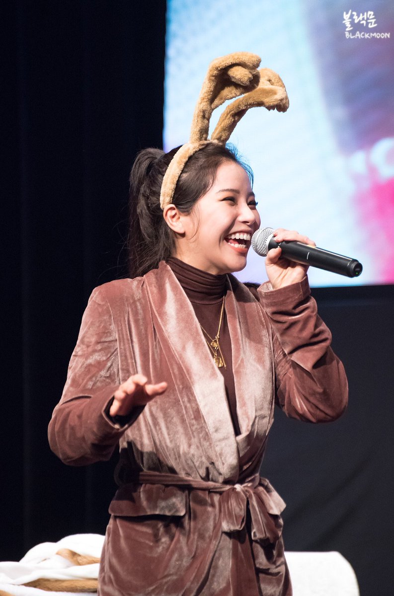mmmsmiIe's tweet photo. 181202 — solar 

@RBW_MAMAMOO https://t.co/ft901E8S6D