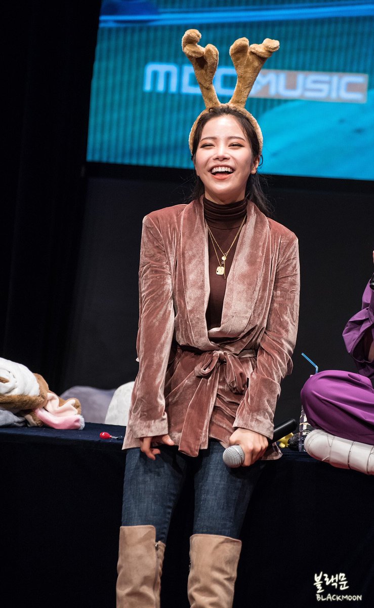 mmmsmiIe's tweet photo. 181202 — solar 

@RBW_MAMAMOO https://t.co/ft901E8S6D