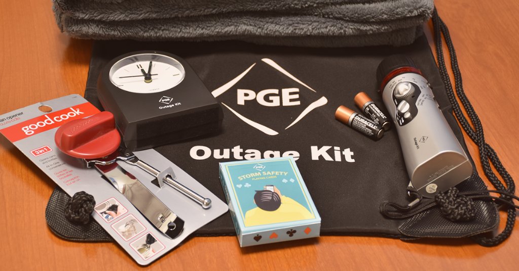 portlandgeneral's tweet photo. To all PGE customers: please stay safe during storms. Report outages and downed lines at https://t.co/WxCzLIL1uB or 800-544-1795.  

For safety tips and prep info, check out our site. https://t.co/6C3BqOb4Dd https://t.co/uSRJwxNGPc